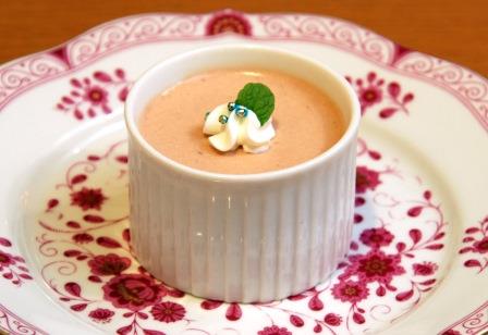 苺を使ったカフェ限定のムース